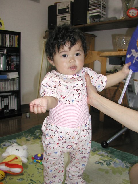 <写真>つかまり立